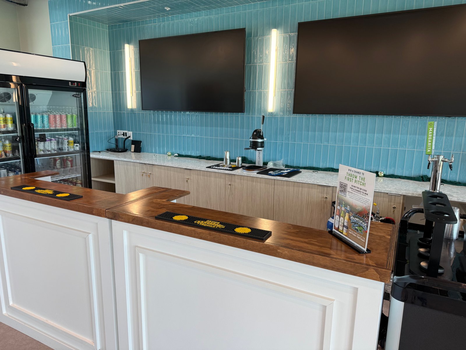 Daytona Beach Club Bar Front
