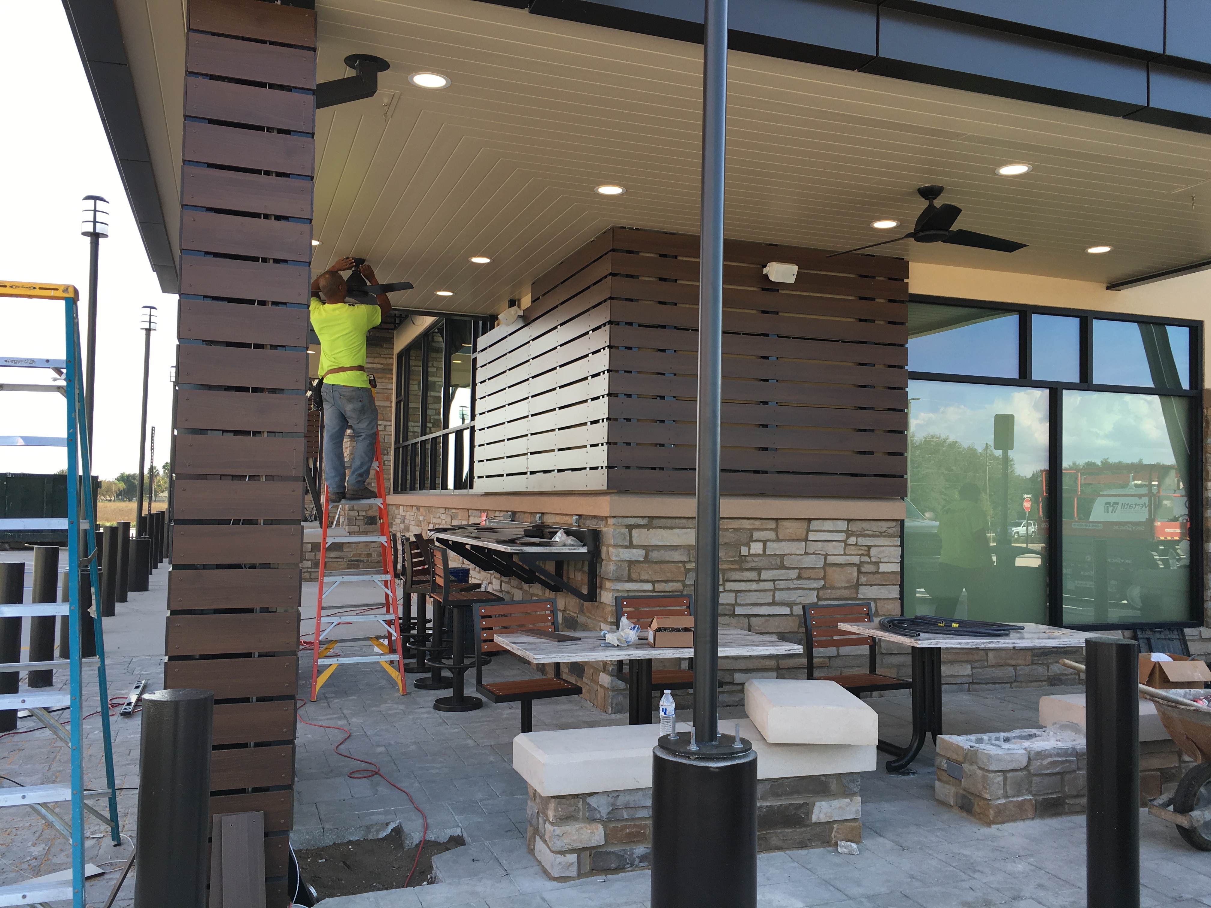 RaceTrac Patio
