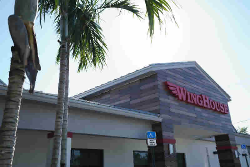 Winghouse, Davie