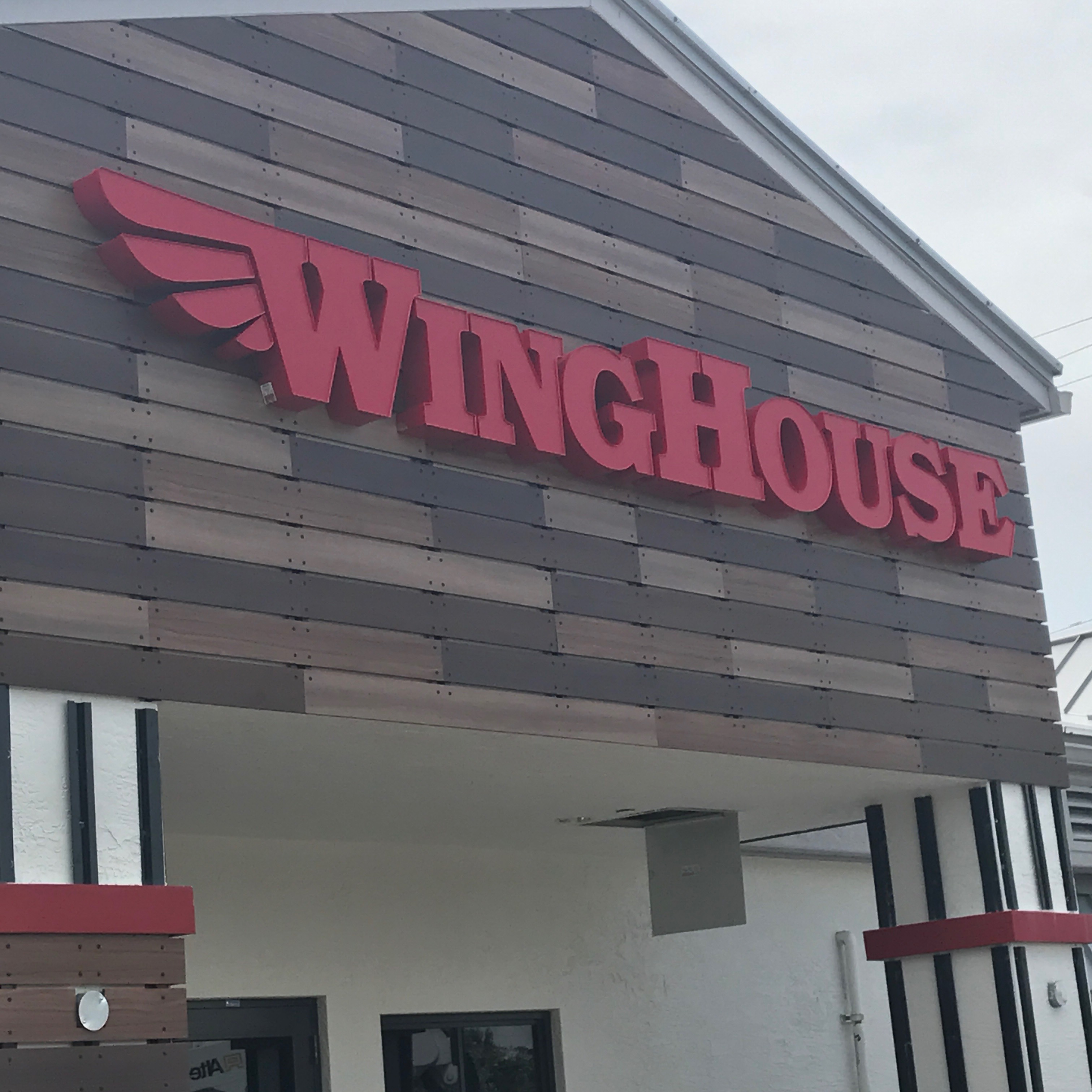 Winghouse, Davie