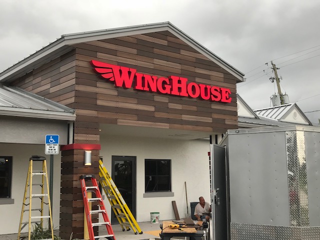 Winghouse, Davie
